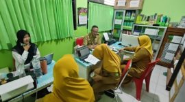TURLAP: Dinkes P2KB Kabupaten Sumenep saat melakukan monitoring dan evaluasi (monev) Puskesmas Pandian (SandiGT - Seputar Jatim)