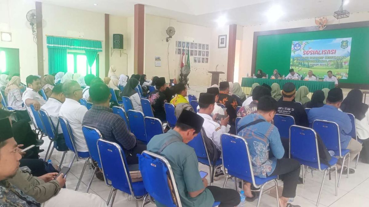 DUDUK: Disdik Kabupaten Sumenep saat melaksanakan sosialisasi BOSP PAUD dan Kesetaraan (SandiGT - Seputar Jatim)
