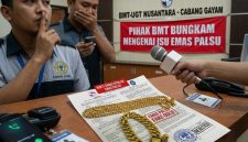 ILUSTRASI: BMT-UGT Gayam memilih bungkam saat dikonfirmasi media soal kisruh gadai emas Rp200 juta lebih (Doc. Seputar Jatim)