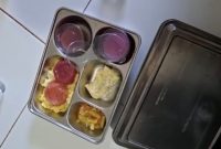 DIPROTES: SPPG Ganding mendistribusikan MBG basi ke siswa (Doc. Seputar Jatim)