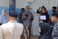 MENGECEK: Satgas MBG Kabupaten Sumenep saat melakukan sidak ke SPPG (Doc. Seputar Jatim)