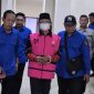 PENAHANAN: Kades Pragaan Daya, IM, saat ditahan Kejari Sumenep (Doc. Seputar Jatim)