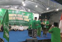 MERIAH: Prosesi pemotongan tumpeng sebagai perayaan Harlah GP Ansor Pragaan ke 92 (Mufti Che - Seputar Jatim)