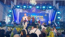 BERBAGI: Bani Insan Peduli (BIP) Foundation memberikan santunan terhadap ribuan disabilitas dan kebutuhan khusus di Gedung Bakorwil IV Pamekasan (Doc. Seputar Jatim)