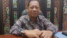 TERSENYUM: Kepala DKPP Sumenep, Chainur Rasyid, saat ditemui di kantornya (SandiGT - Seputar Jatim)