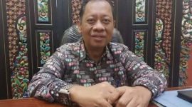 TERSENYUM: Kepala DKPP Sumenep, Chainur Rasyid, saat ditemui di kantornya (SandiGT - Seputar Jatim)