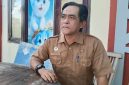 TEGAS: Kepala Bidang Tata Lingkungan DLH Sumenep, Hasinudin Firdaus, saat ditemui di lokasi pemangkasan dahan rawan (Doc. Seputar Jatim)