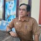 TEGAS: Kepala Bidang Tata Lingkungan DLH Sumenep, Hasinudin Firdaus, saat ditemui di lokasi pemangkasan dahan rawan (Doc. Seputar Jatim)