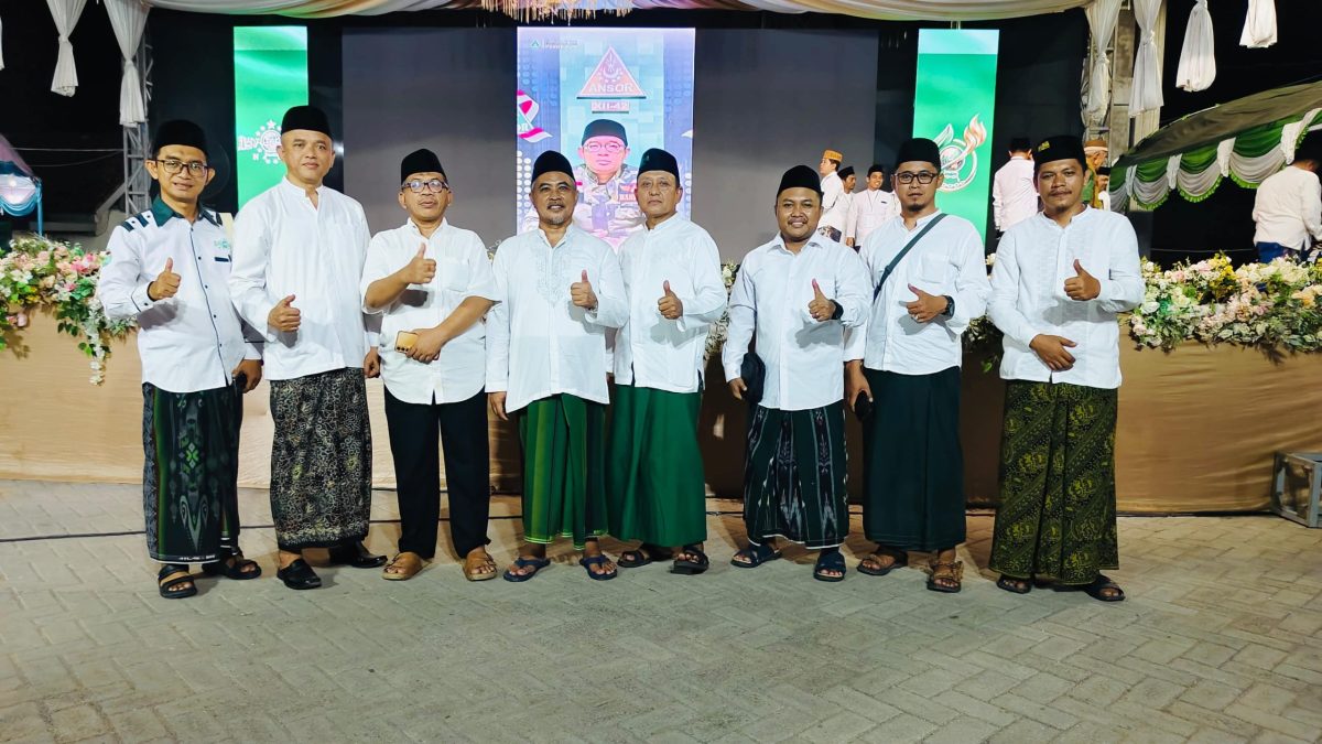 KOMPAK: LKNU Pamekasan melakukan foto bersama usai dilantik (Doc. Seputar Jatim)