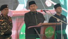 TEGAS: Bupati Sumenep, Achmad Fauzi Wongsojudo saat memberikan sambutan dalam acara Pelantikan PCNU Sumenep Masa Khidmat 2026–2031 di Pondok Pesantren Al-Karimiyyah Braji, Sumenep (Doc. Seputar Jatim)