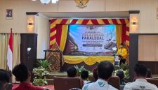 TEGAS: Ketua Umum LBH Madani Putra, Kamarullah saat Memberikan Sambutan di acara Diklat Paralegal yang di gelar di Kampus UNIJA Madura Sumenep (Doc. Seputar Jatim)
