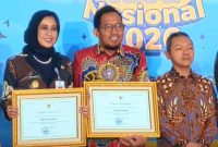BAHAGIA: Bupati Sumenep, Achmad Fauzi Wongsojudo (tengah) saat menerima Penghargaan Revitalisasi Bahasa Daerah (RBD) 2026 di Gedung Garuda, Pusat Pelatihan SDM Kemendikdasmen, Kota Depok (Doc. Seputar Jatim)