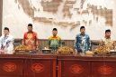RAPAT: Wakli Bupati Sumenep, Imam Hasyim (kiri) dan Ketua DPRD, Zainal Arifin (kiri nomor dua) dan segenap jajaran petinggi DPRD Sumenep (Doc. Seputar Jatim)