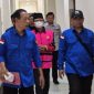 BERJALAN: Kepala Desa Pragaan Daya, IM, saat dibawa Kejari Sumenep untuk di tahan  (Doc. Seputar Jatim)