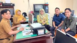 TERSENYUM: ACCESS saat meminta data gizi anak ke Dinkes Pamekasan, untuk meneliti program MBG  (Doc. Seputar Jatim)