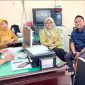 TERSENYUM: ACCESS saat meminta data gizi anak ke Dinkes Pamekasan, untuk meneliti program MBG  (Doc. Seputar Jatim)