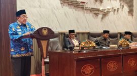 SAMBUTAN: Wabup Sumenep, Imam Hasyim, saat membuka rapat paripurna dengan agenda penyampaian Nota Penjelasan Bupati terhadap Raperda tentang Pertanggungjawaban Pelaksanaan APBD Tahun Anggaran 2025 (Doc. Seputar Jatim)