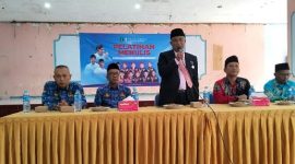 TEGAS: Kepala Disdik Sumenep, Moh Iksan, saat memberikan sambutan dalam kegiatan pelatihan karya ilmiah (Doc. Seputar Jatim)