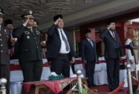 HORMAT: Bupati Sumenep, Achmad Fauzi Wongsojudo, saat memimpin upacara peringatan Hari Lahir Pancasila di halaman Pemkab Sumenep (Doc. Seputar Jatim)