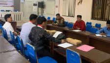 BERDEBAT: GMNI Cabang Sumenep menggelar audiensi dengan DPMD Sumenep (Doc. Seputar Jatim)
