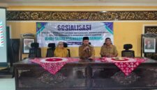 SOSIALISASI: Kepala Dinsos P3A Kabupaten Sumenep, R. Abd. Rahman Riadi, saat memberikan arahan dalam kegiatan sosialisasi penyusunan Laporan Pertanggungjawaban (LPJ) bagi penerima dana hibah di aula setempat (Doc. Seputar Jatim)