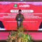 BERDIRI: Bupati Sumenep, Achmad Fauzi Wongsojudo, Saat memberikan sambutan pada acara Penyerahan Bantuan Hibah Sosial di Pendopo Agung Sumenep (Doc. Seputar Jatim)