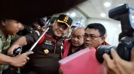 DISERET: Eks Kepala BGN, Dadan Hindayana, saat dijemput Kejagung RI (Foto Istimewa)