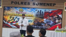 SAMBUTAN: Bupati Sumenep, Achmad Fauzi Wongsojudo, saat menghadiri acara Hari Bhayangkara ke-80 di Mapolres Sumenep (Doc. Seputar Jatim)
