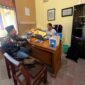 BERBINCANG: Ketua Tim Ahli Cagar Budaya (TACB) Kabupaten Sumenep, Ibnu Hajar, saat membahas soal tambang galian c dengan  Pengurus Bidang Pengembangan SDA dan Mineral PW GP Ansor Jawa Timur, Prengki Wirananda (Doc. Seputar Jatim)