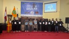 BERSEMANGAT: Foto bersama usai menggelar Pekan Seni Madura (PSM) X di UPI Sumenep (Doc. Seputar Jatim)