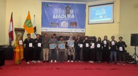 BERSEMANGAT: Foto bersama usai menggelar Pekan Seni Madura (PSM) X di UPI Sumenep (Doc. Seputar Jatim)