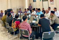 MUSYAWARAH: Lakpesdam LPBH PCNU Sumenep, saat melakukan audiensi bersama jajaran Pemkab Sumenep di Kantor Bupati, membahas tempat usaha yang dijadikan THM (Doc. Seputar Jatim)