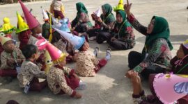 MENYENANGKAN: Suasana pelaksanaan MATAMUDA 2026 di RA Nurul Mannan, Banjar Barat, berlangsung lancar dan bahagia (Doc. Seputar Jatim)