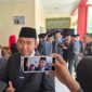 TEGAS: Bupati Sumenep  Achmad Fauzi Wongsojudo,  memberikan keterangan kepada awak media usai memimpin pengambilan sumpah jabatan dan pelantikan pejabat hasil rotasi dan mutasi ASN di Rumah Dinas Bupati Sumenep (Doc. Seputar Jatim)