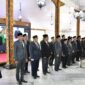 MELANTIK: Bupati Sumenep, Achmad Fauzi Wongsojudo, saat memimpin pelantikan dan pengambilan sumpah/janji jabatan terhadap 25 pejabat administrator di Pendopo Agung Keraton Sumenep (Doc. Seputar Jatim)