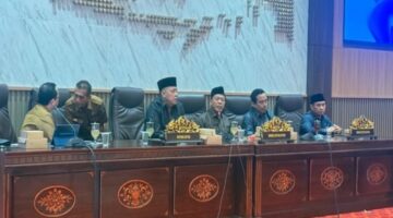 SERIUS: Suasana rapat pembahasan KUA-PPAS APBD Kabupaten Sumenep Tahun Anggaran 2027, di DPRD Sumenep yang akhirnya ditunda setelah Ketua TAPD tidak menghadiri agenda (Humas DPRD Sumenep)