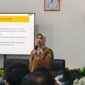 TEGAS: Direktur RSUD dr. H. Moh. Anwar Sumenep, Erliyati, saat membeberkan sederet kualitas pelayanan rumah sakit (Mufti Che - Seputar Jatim)