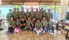 SEMANGAT: Pengurus dan anggota Komunitas Jurnalis Sumenep (KJS) berfoto bersama usai pelaksanaan Musyawarah Besar (Mubes) 2026 di Tanean Cafe, Kabupaten Sumenep (Doc. Seputar Jatim)