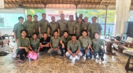 SEMANGAT: Pengurus dan anggota Komunitas Jurnalis Sumenep (KJS) berfoto bersama usai pelaksanaan Musyawarah Besar (Mubes) 2026 di Tanean Cafe, Kabupaten Sumenep (Doc. Seputar Jatim)