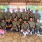 SEMANGAT: Pengurus dan anggota Komunitas Jurnalis Sumenep (KJS) berfoto bersama usai pelaksanaan Musyawarah Besar (Mubes) 2026 di Tanean Cafe, Kabupaten Sumenep (Doc. Seputar Jatim)