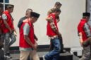 BERJALAN: Lima terdakwa kasus dugaan korupsi Program BSPS Tahun Anggaran 2024 di Kabupaten Sumenep memasuki babak penentu persidangan di Pengadilan Tipikor Surabaya (Foto Istimewa)