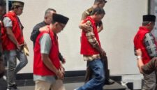 BERJALAN: Lima terdakwa kasus dugaan korupsi Program BSPS Tahun Anggaran 2024 di Kabupaten Sumenep memasuki babak penentu persidangan di Pengadilan Tipikor Surabaya (Foto Istimewa)