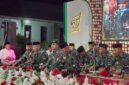 MANGGUNG: Penampilan Grup Hadrah Yonif TP 931/Kostrad Satria Jokotole, dalam rangkaian Pengajian Akbar dan Khotmil Al-Qur'an Yayasan Pondok Pesantren Al-Islamiyah di Desa Pakondang, Kecamatan Rubaru, Kabupaten Sumenep (Doc. Seputar Jatim)