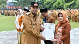 MENYERAHKAN: Momentum apel Peringatan Hari Koperasi ke-79 Kabupaten Sumenep Tahun 2026 di Halaman Kantor Bupati Sumenep (Doc. Seputar Jatim)