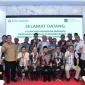 KOMPAK: Jajaran Pemprov NTB bersama BUMD perbankan dan DPRD Provinsi NTB berfoto bersama manajemen PT BPRS Bhakti Sumekar usai melakukan diskusi terkait proses konversi BPR konvensional menjadi BPR Syariah di Sumenep (Dok. Seputar Jatim)