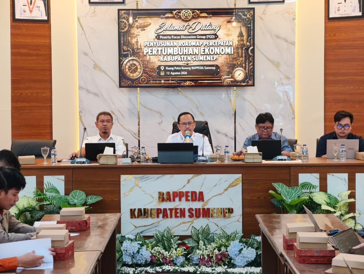 FOKUS: Bappeda Sumenep saat menggelar Focus Group Discussion (FGD) Penyusunan Roadmap Percepatan Pertumbuhan Ekonomi Kabupaten Sumenep di Ruang Rapat Potre Koneng (Dok. Seputar Jatim)