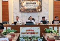 FOKUS: Bappeda Sumenep saat menggelar Focus Group Discussion (FGD) Penyusunan Roadmap Percepatan Pertumbuhan Ekonomi Kabupaten Sumenep di Ruang Rapat Potre Koneng (Dok. Seputar Jatim)