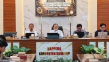 FOKUS: Bappeda Sumenep saat menggelar Focus Group Discussion (FGD) Penyusunan Roadmap Percepatan Pertumbuhan Ekonomi Kabupaten Sumenep di Ruang Rapat Potre Koneng (Dok. Seputar Jatim)