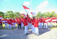KOMPAK: Bupati Sumenep, Achmad Fauzi Wongosjudo (kiri) bersama Wabup Sumenep, Imam Hasyim (kanan) saat mengibarkan Bendera Merah Putih sebagai tanda menyambut HUT ke 81 RI (Doc. Seputar Jatin)