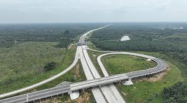 CERAH: Tampak udara ruas Tol Binjai–Langsa di Sumatera Utara. PT Hutama Karya akan memberlakukan uji coba contraflow di KM 55, kawasan Jembatan Batang Serangan, mulai 6–12 Agustus 2026 sebagai bagian dari persiapan pekerjaan pemeliharaan oprit jembatan demi menjaga keamanan, keselamatan, dan kelancaran lalu lintas (Dok. Hutama Karya)